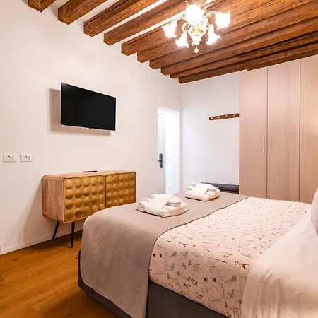 G&s - Housevenice Center Apartment *