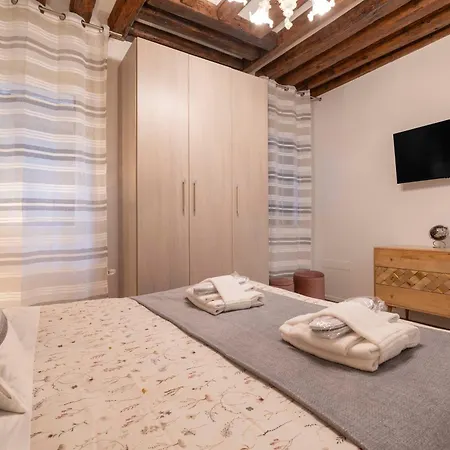 G&s - Housevenice Center