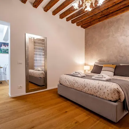G&s - Housevenice Center Apartment *