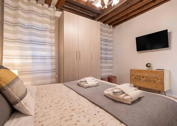 G&s - Housevenice Center